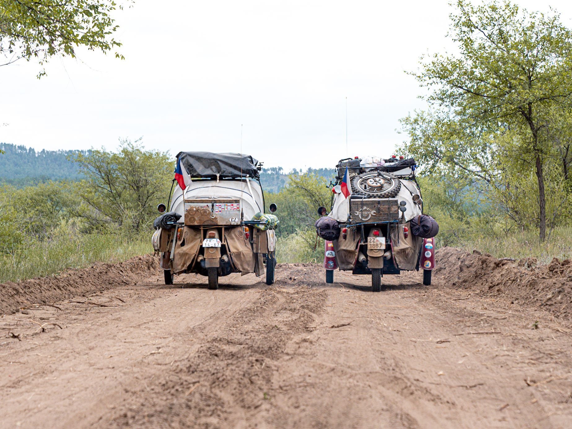 Nesmrtelní dědci Japonsko expedice výprava Rusko tankodrom