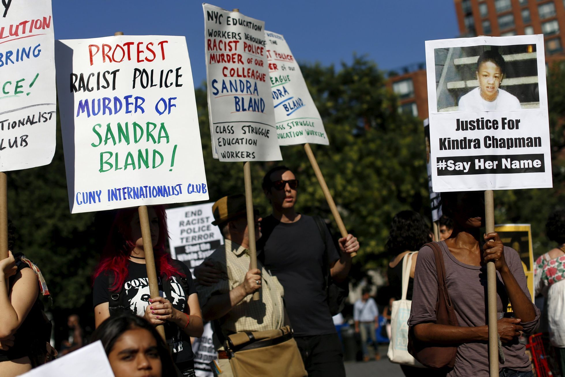 Demonstrace na podporu Sandry Blandové a Kindry Chapmanové