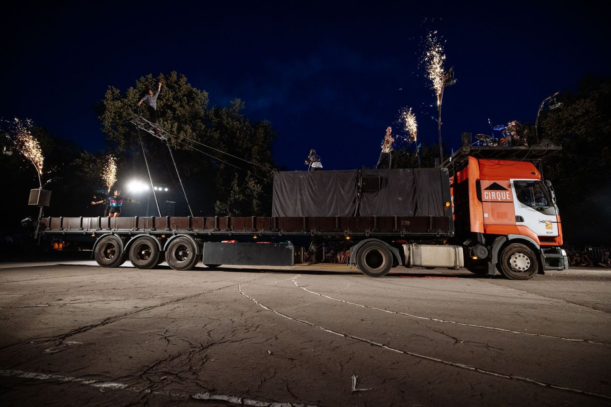 Letná Letná, Akoreacro, nový cirkus, představení