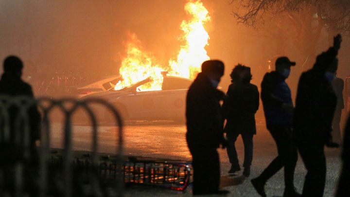 V centru Almaty se dál střílí. V ulicích největšího města Kazachstánu leží mrtví; Zdroj foto: Reuters