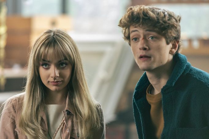 Magdaléna Bařáková a Prokop Zach ve filmu Jana Haluzy High School Heist.