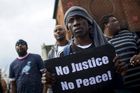 Prokuratura: Smrt černocha v Baltimoru zavinili policisté