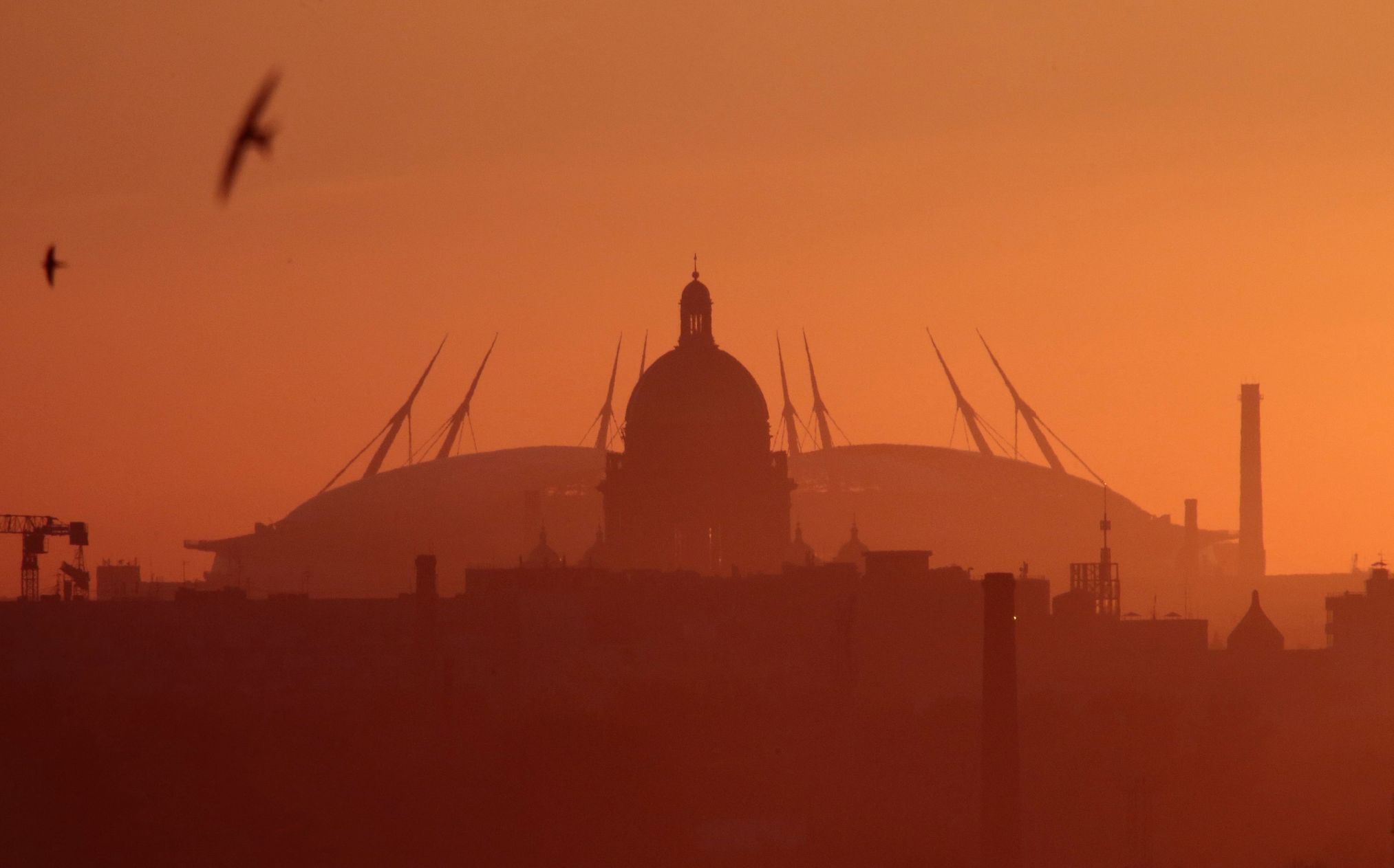 Stadiony pro MS 2018: stadion Petrohradě v pozadí za katedrálou svatého Izáka