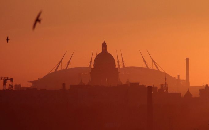 Stadiony pro MS 2018: stadion Petrohradě v pozadí za katedrálou svatého Izáka