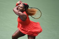 Serena Williamsová znovu ztratila set, ale semifinále US Open ji neuniklo