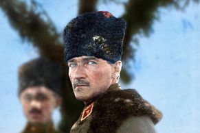 Muž, který změnil Turecko. Atatürk po 85 letech ožívá na kolorovaných fotografiích