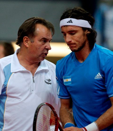 Juan Monaco se radí s Titem Vazquezem.