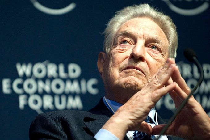 George Soros vystupuje na panelové diskuzi výročního zasedání Světového ekonomického fóra v Davosu, Švýcarsko, 27. ledna 2011.
