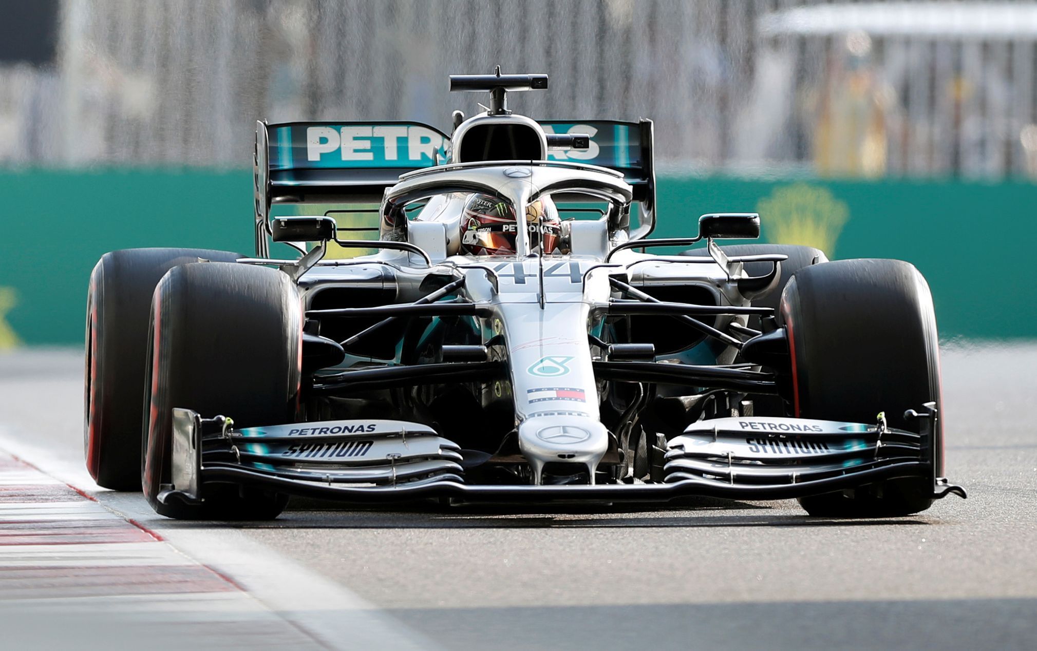 Lewis Hamilton v Mercedersu v kvalifikaci na VC Abú Zabí 2019