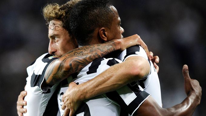 Hráči Juventusu slaví gól proti Udine