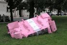 Růžový tank se na pár dní vrátí do centra Prahy