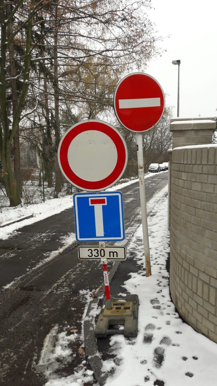 cedule, dopravní značky