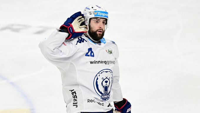 Libor Zábranský junior slaví gól Komety na ledě Sparty.