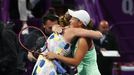 Petra Kvitová a Ashleigh Bartyová po vzájemném zápase v Dauhá 2020