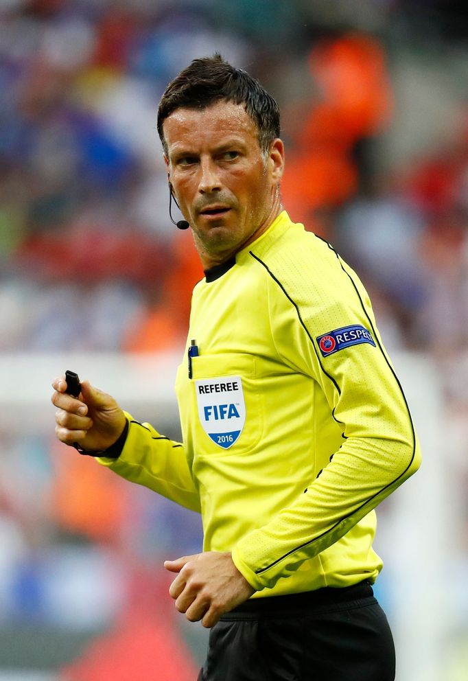 Euro 216: rozhodčí Mark Clattenburg