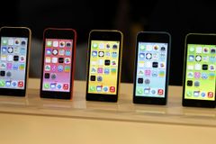 FBI možná našel způsob, jak odblokovat iPhone střelce ze San Bernardina. Applu navzdory