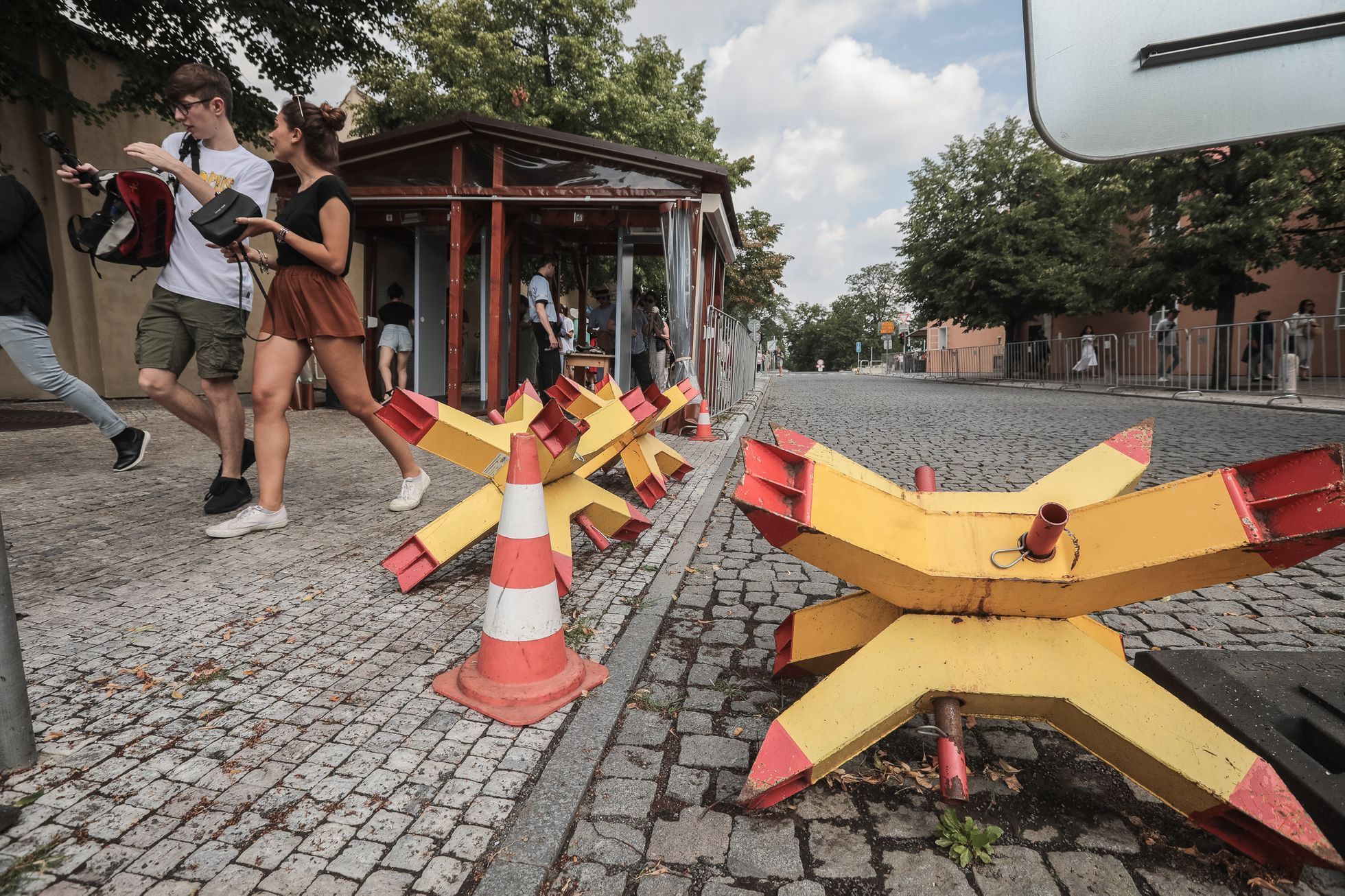 Fronty a turisté a Hradní stráž - Pražský Hrad