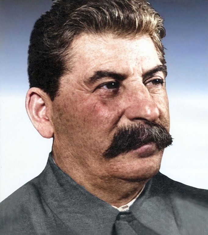 Josif Vissarionovič Stalin. Nedatováno. Kolorovaný snímek