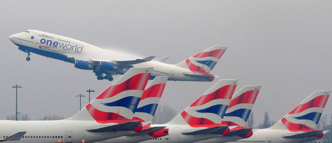 Boeingy 747 aerolinií British Airways na londýnském letiště Heathrow