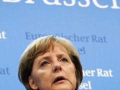 Merkelová řeší krizi. Parlament schválil balíček pomoci