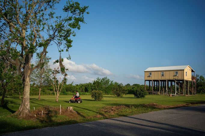 Indiánský kmen musí přesídlit. Jejich ostrov v americké Louisianě se vlivem stoupající hladiny moří potápí.