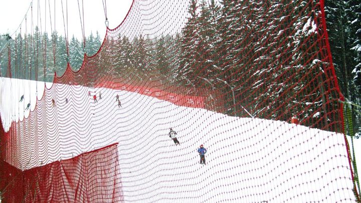 Začala lyžařská sezona, v Krkonoších i Orlických horách otevřeli první sjezdovky