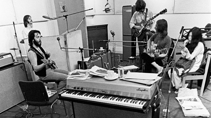 The Beatles a Yoko Ono při natáčení desky Let It Be.