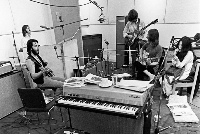 The Beatles a Yoko Ono při natáčení desky Let It Be.