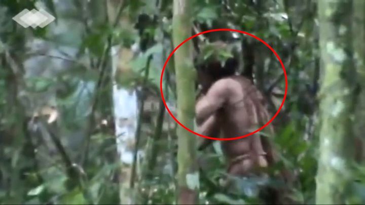 Jedinečné záběry "nejosamělejšího muže světa". Před lidmi se skrýval desítky let; Zdroj foto: Associated Press