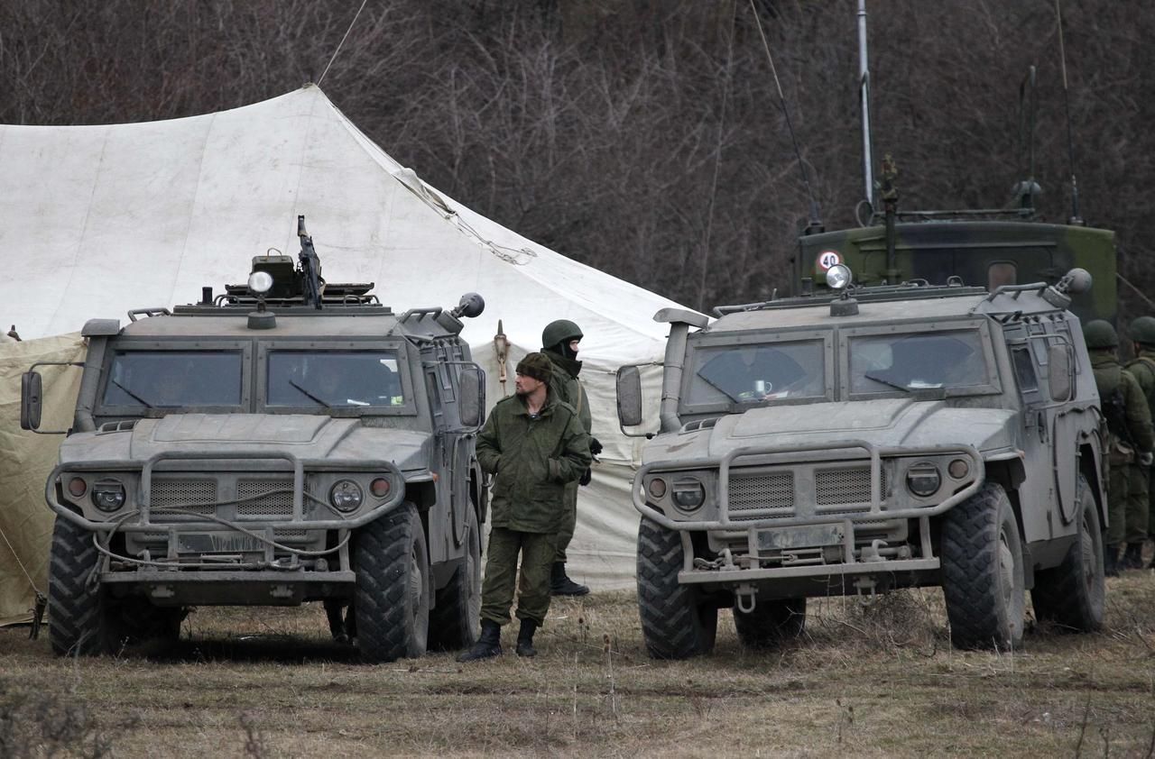 Krym - ruští vojáci - vesnice Perevalnoje u Simferopolu - 2. 3. 2014