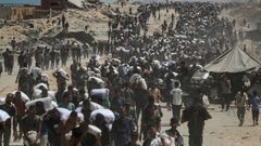 Palestinians carry aid supplies that entered Gaza through Israel, in Beit Lahia