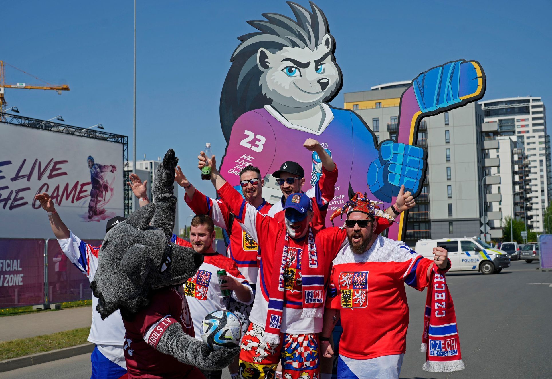 Čeští fanoušci před zápasem MS 2023 Česko - Slovensko