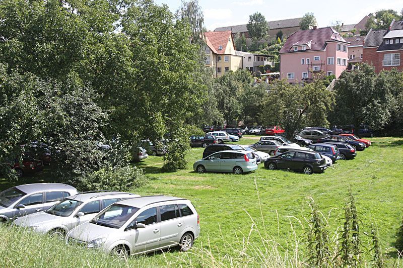 Přední Kopanina se mění v parkoviště
