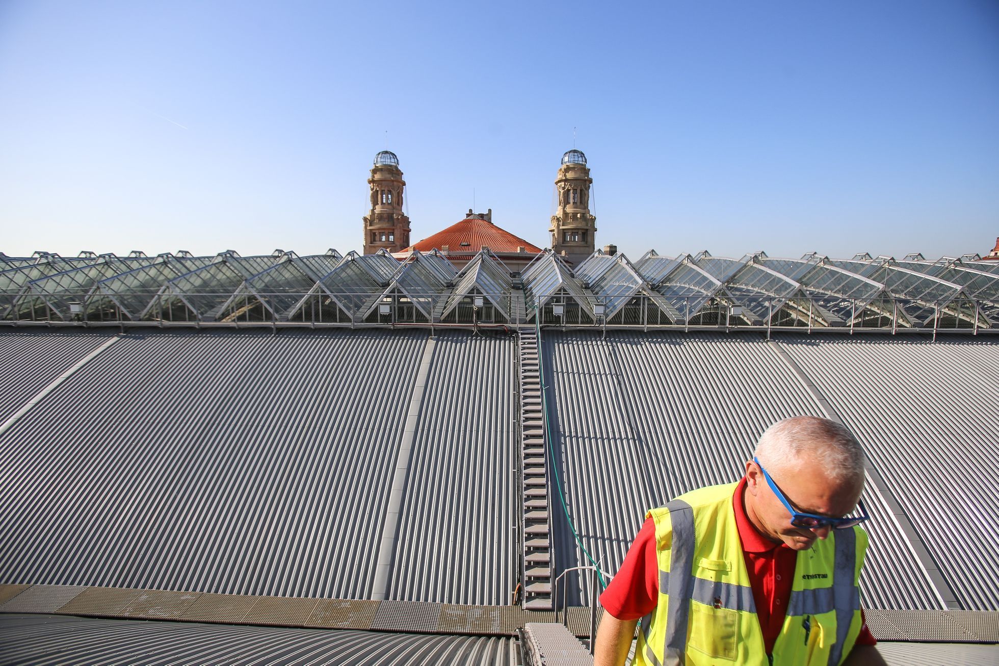 Opravená prosklená střecha na Hlavním nádraží v Praze
