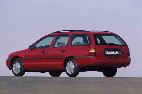 První generace Mondea nahradila v roce 1993 Ford Sierra.