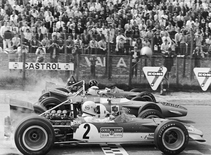 F1, VC Nizozemska (Zandvoort) 1969: Jochen Rindt (Lotus 49), Jackie Stewart (Matra MS80) a Graham Hill (Lotus 49)