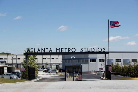 Ve studiích Atlanta Metro Studios se natáčely například filmy Ghosted a Red Notice od Netflixu.