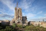 Sagrada Família má mít celkem 18 věží. Věž Panny Marie bude druhou nejvyšší po věži Ježíše Krista, která má mít 172 metrů, čímž překoná dosud nejvyšší katedrálu světa v německém Ulmu (161,5 metru).