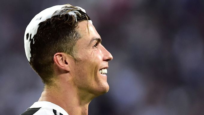 I Cristiano Ronaldo, největší hvězda fotbalového Juventusu, bude od příští sezony nosit dres s nezvyklým růžovým pruhem