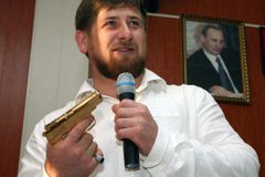 Potřebuji pauzu na neurčito, řekl čečenský lídr Kadyrov. Podle znalců tlačí na Putina