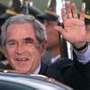 George Bush přiletěl do Prahy