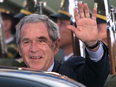 George Bush má právo udělit milost.