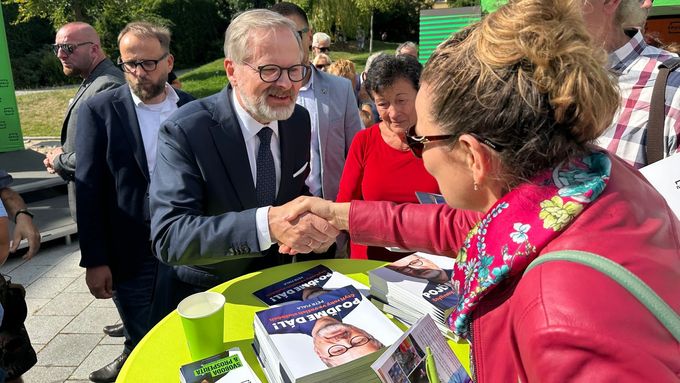 Aktuálně.cz zachytilo názory příznivců a kritiků premiéra Petra Fialy při jeho návštěvě Vysočiny. Nakonec se do sebe pustili.