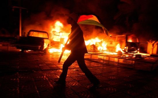 Zapálená auta v pásmu Gazy