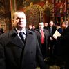 Vyjímání korunovačních klenotů ve Svatováclavské kapli