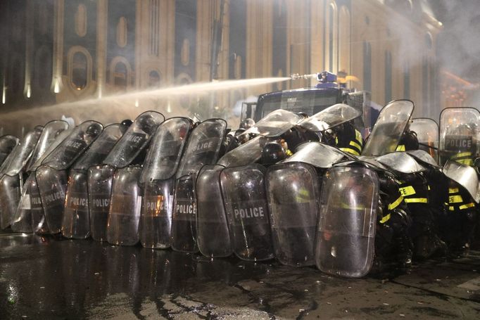 Protivládní demonstrace v Tbilisi v Gruzii.