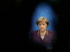Merkelové vytýkají její odpůrci, že se čím dál víc dostává do izolace