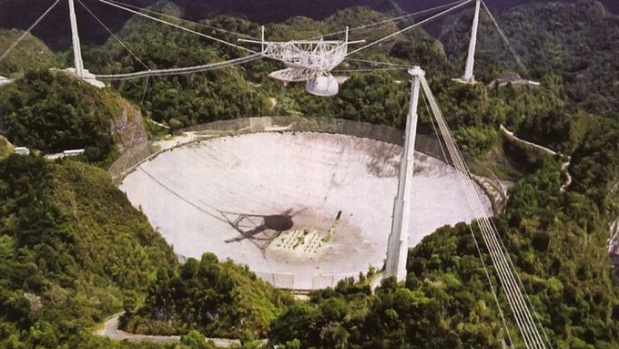 Největší jednoaparátový radioteleskop na světě měl průměru 305 metrů.
