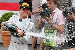 Rosberg obhájil triumf v Monaku, Hamilton s problémy druhý