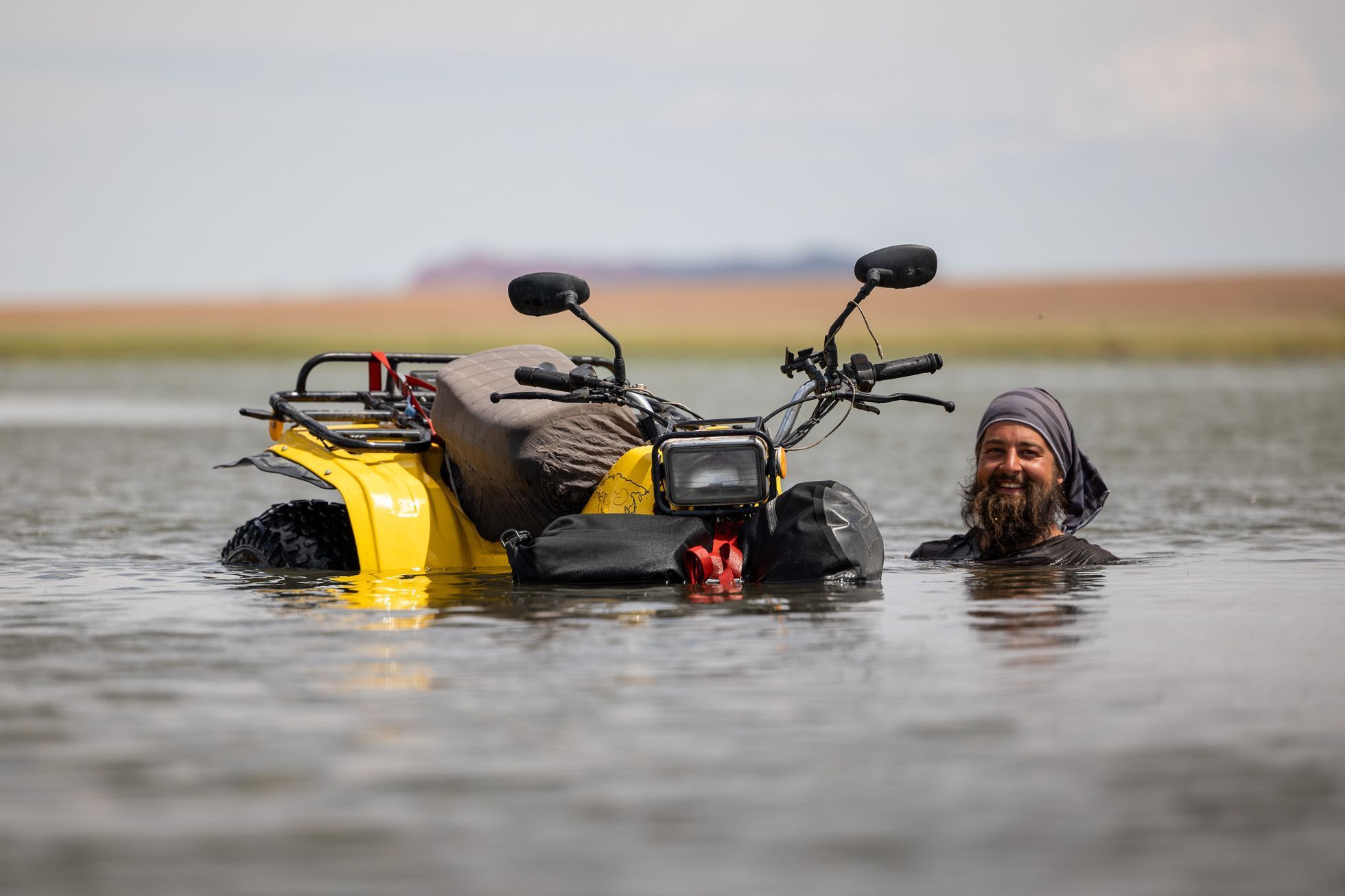 Žlutá žába pluje!